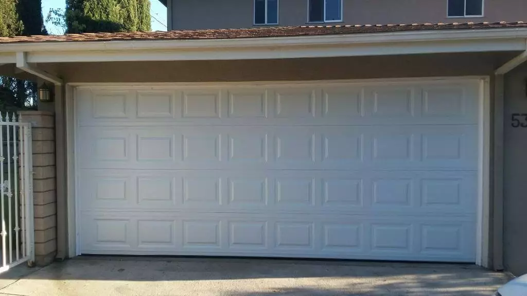 Garage-Door-Maintenance-Lincoln