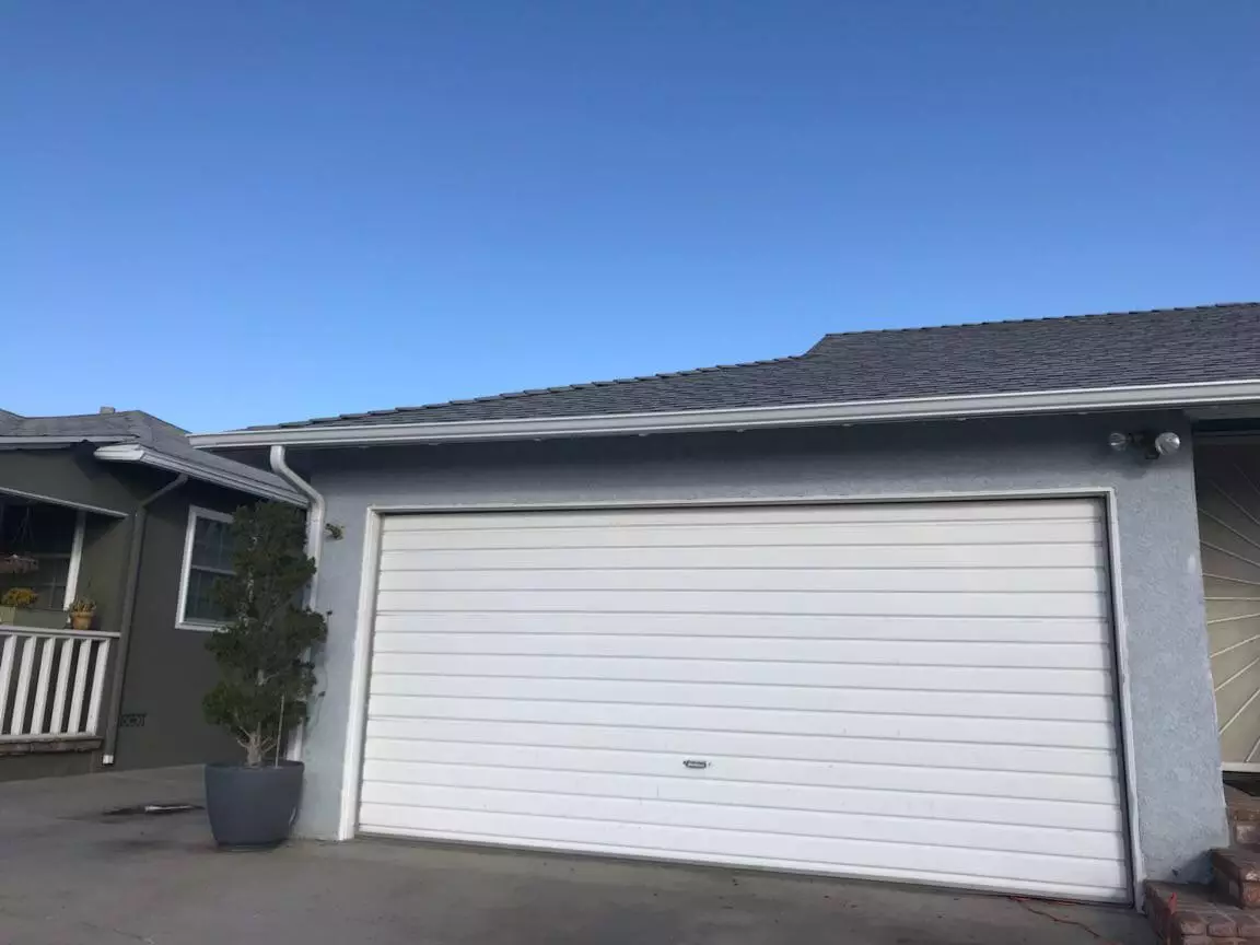 Garage-Door-Repair-Lincoln